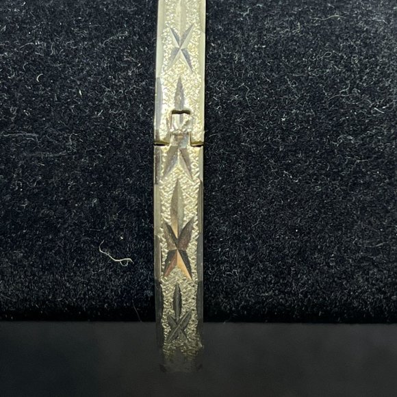 Vintage Silver Tone Starburst Hinged Bracelet (4001) - Picture 3 of 5